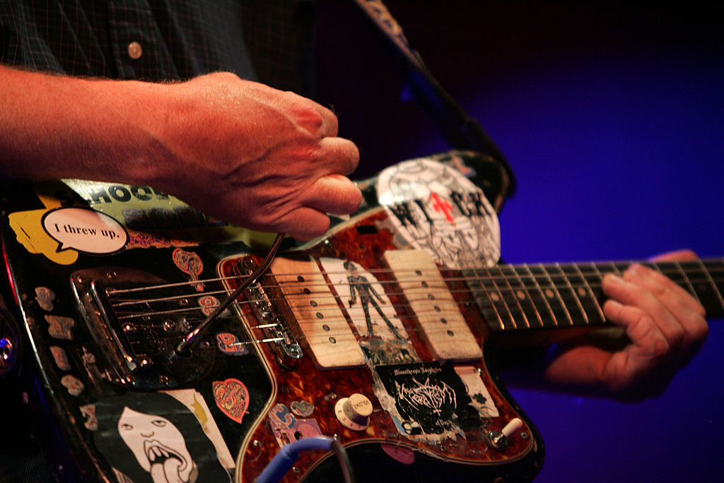 Una guía de afinaciones por los discos de Sonic Youth