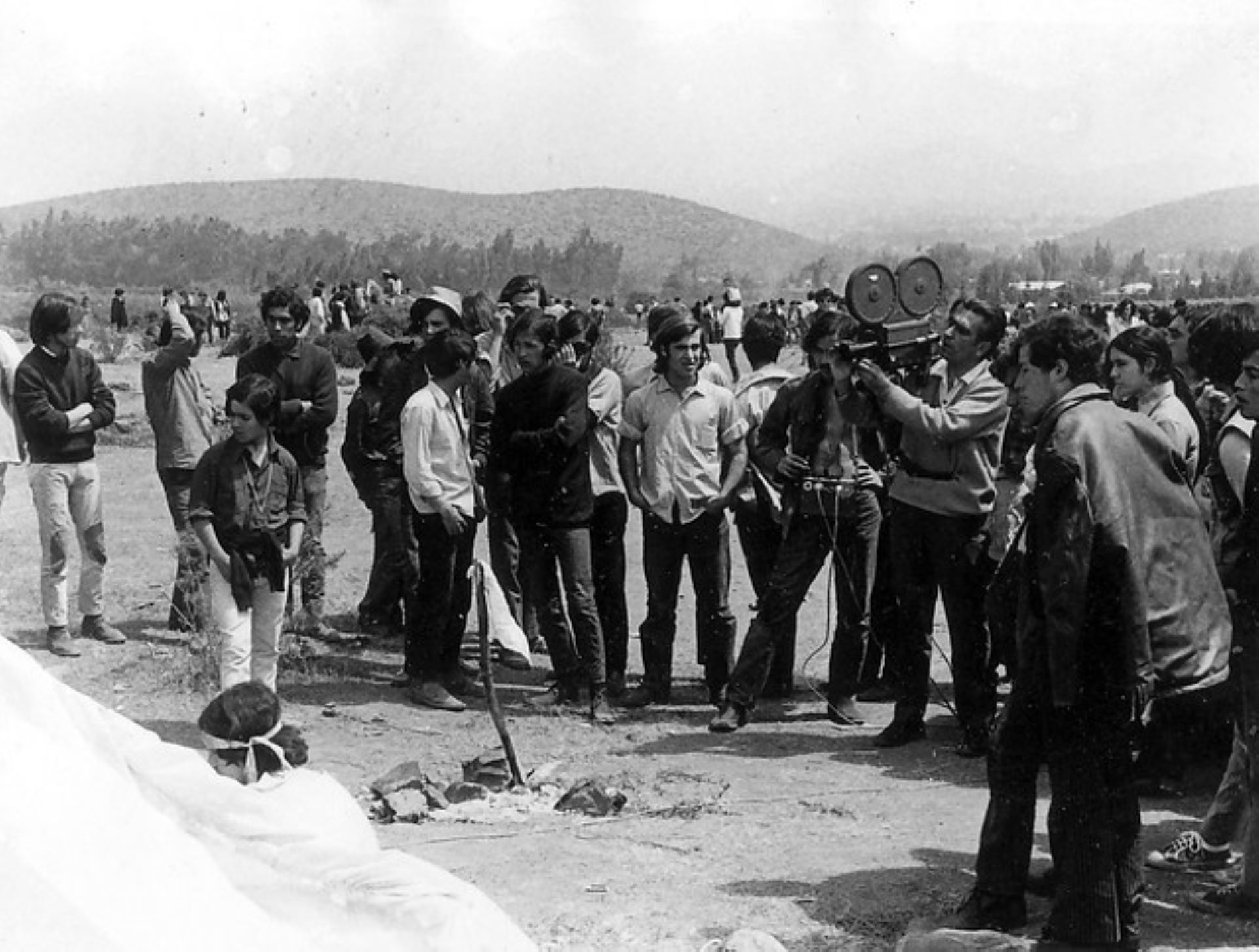 Se supone que hay una revolución, una historia oral de Piedra Roja y la contracultura chilena